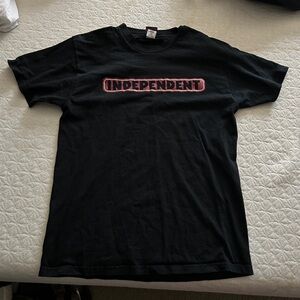 black and red independent never worn size medium